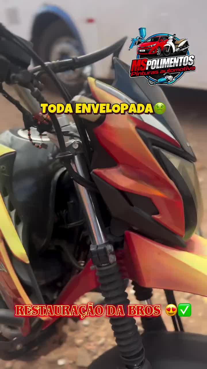 Restauração de motocicleta Honda Bros em andamento
